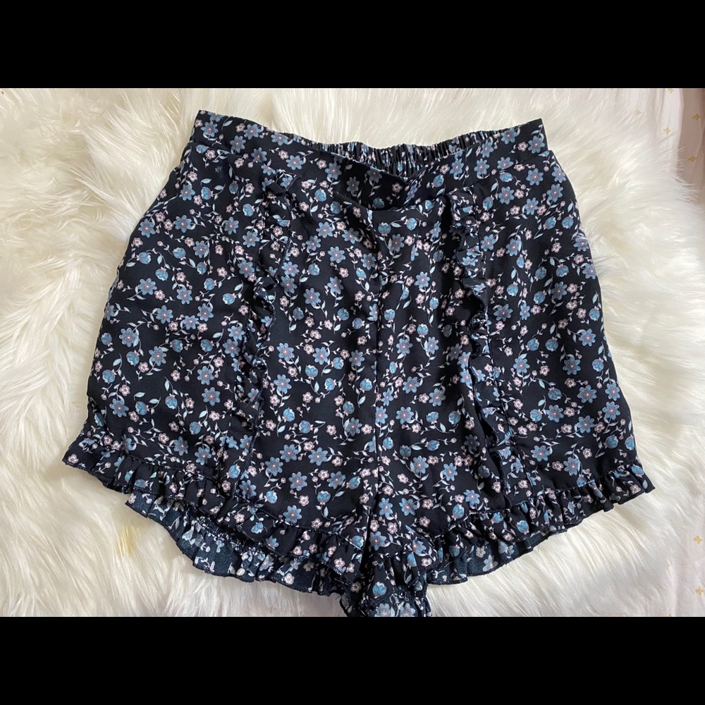 Women’s casual shorts - Size Medium